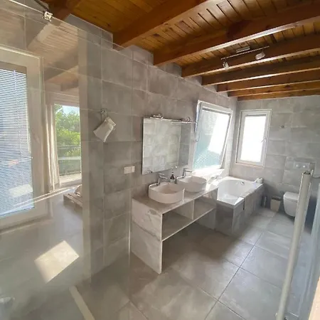 Lemon House Villa *